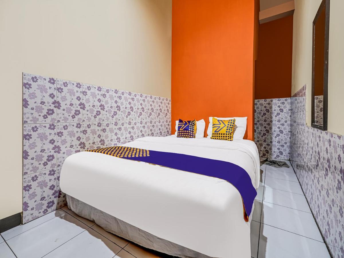 Hotel SPOT ON 91186 Losmen Yanti Bandung Exterior foto