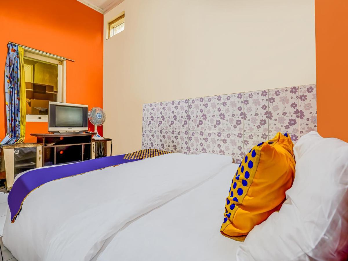 Hotel SPOT ON 91186 Losmen Yanti Bandung Exterior foto